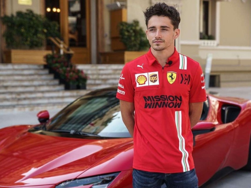 Charles Leclerc usa modelos da marca italiana no dia a dia 