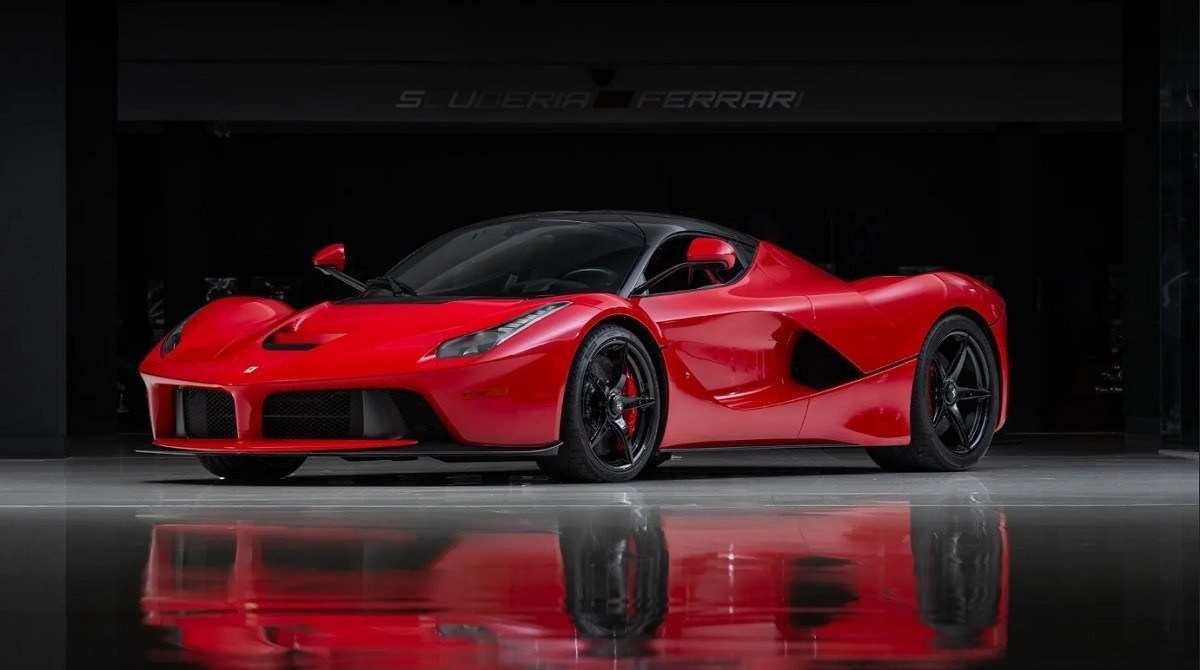 LaFerrari vermelha