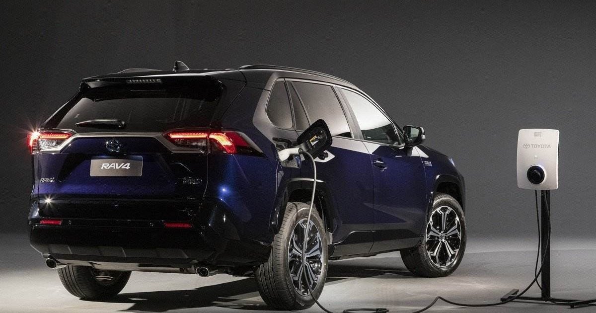 Vendas de carros elétricos e híbridos plug-in crescem 30% em 2025