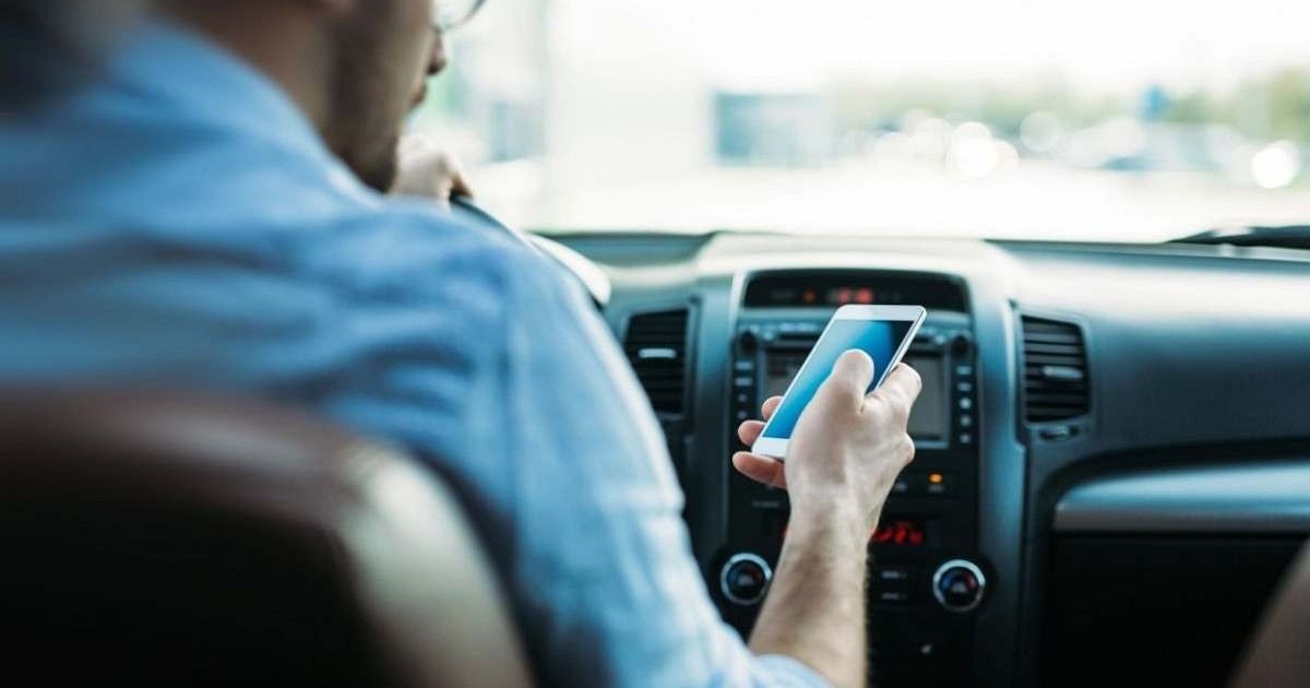 Uso de celular ao volante é uma das maiores causas de acidentes