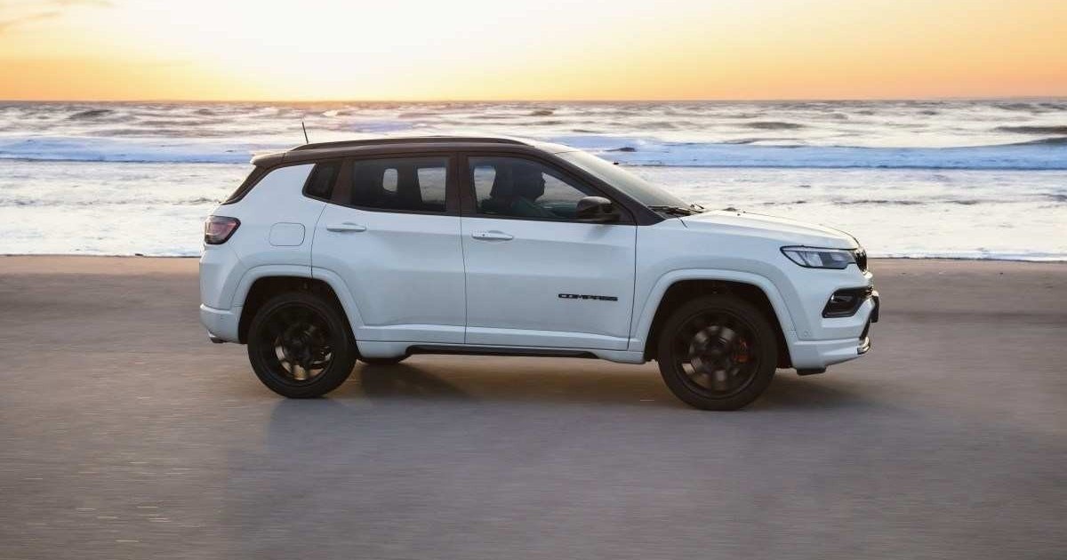 Jeep Compass 2025 na nova versão Blackhawk.