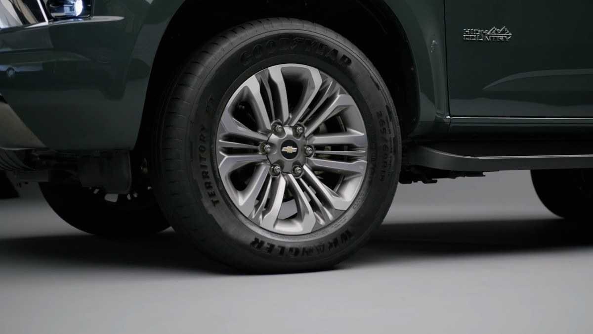 Chevrolet S10 High Country modelo 2025 verde roda de liga leve 18 polegadas estática no estúdio