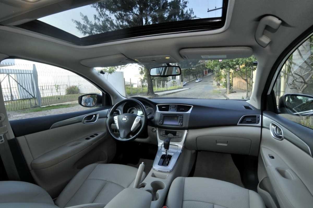 Nissan Sentra 2.0 modelo 2016 branco interior painel volante bancos dianteiros no asfalto