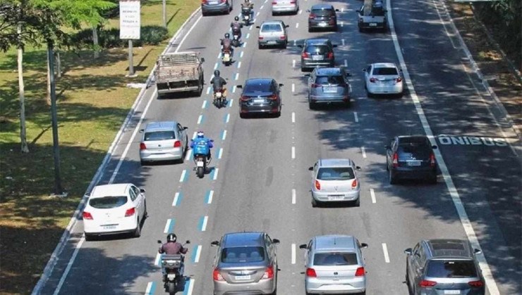 Faixa Azul é uma estratégia para reduzir acidentes de trânsito -  (crédito: Prefeitura de São Paulo / Divulgação)