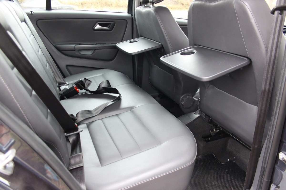 VW SpaceFox 1.6 Sportline modelo 2011 cinza interior banco traseiro estática no asfalto