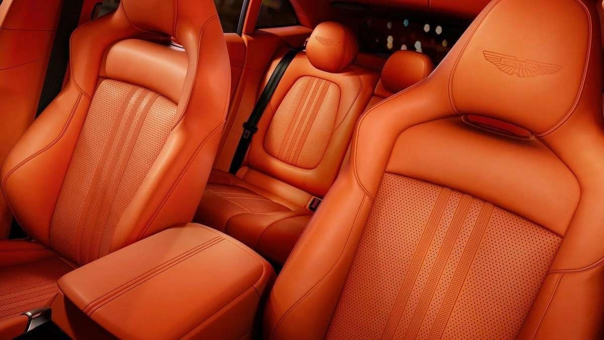 Aston Martin DBX707 tem novas opções de personalização e material para o interior