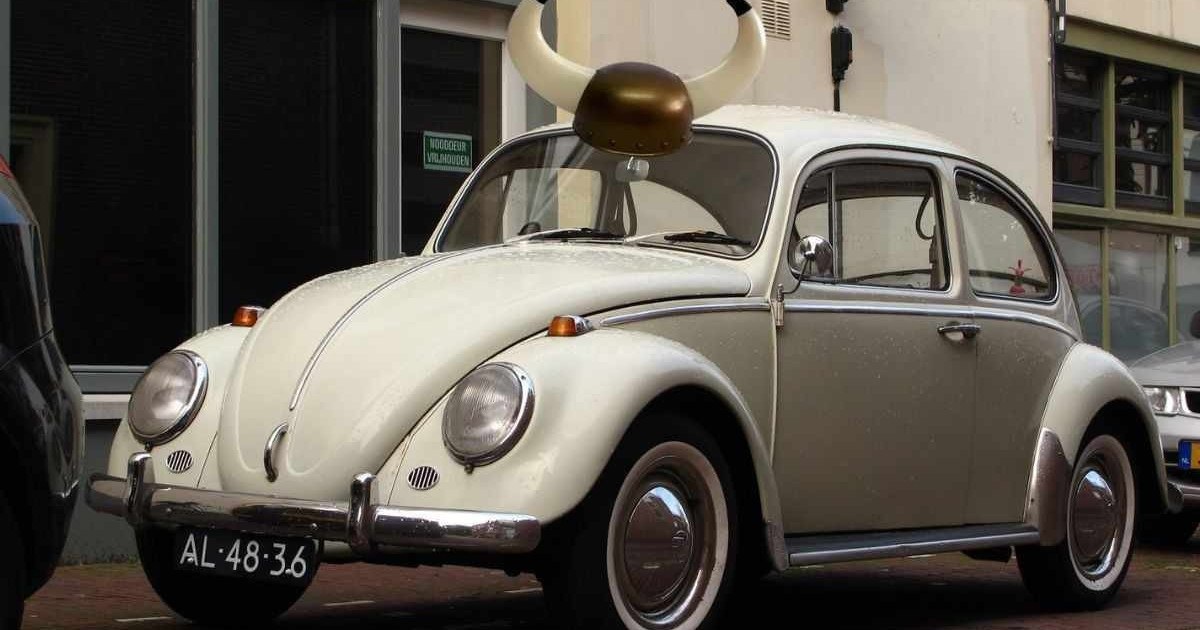 Fusca com teto solar pode ser carro perfeito para o Dia do Corno