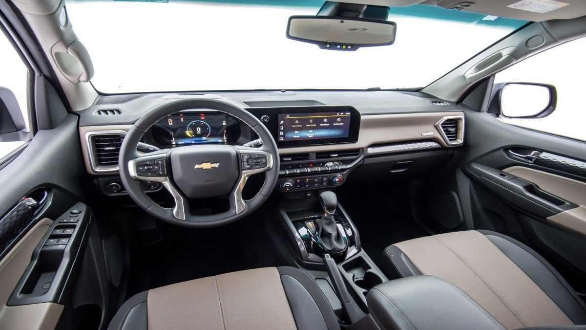 Interior do novo Chevrolet Trailblazer modelo 2025 com novo painel, volante e bancos dianteiros