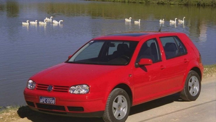 O Volkswagen Golf IV foi um dos importantes lançamentos da indústria automobilística brasileira em 1999 -  (crédito: Volkswagen/Divulgação)