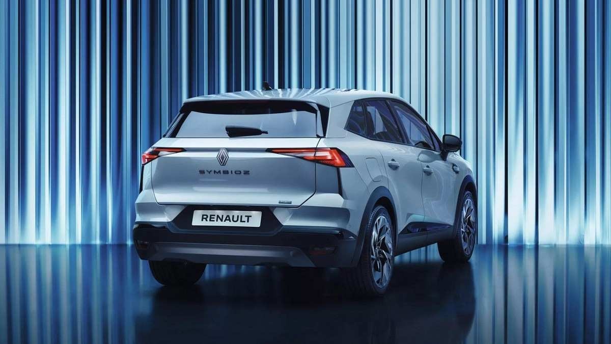 Renault Symbioz branco de traseira e detalhes da lateral em chão preto e fundo azul iluminado