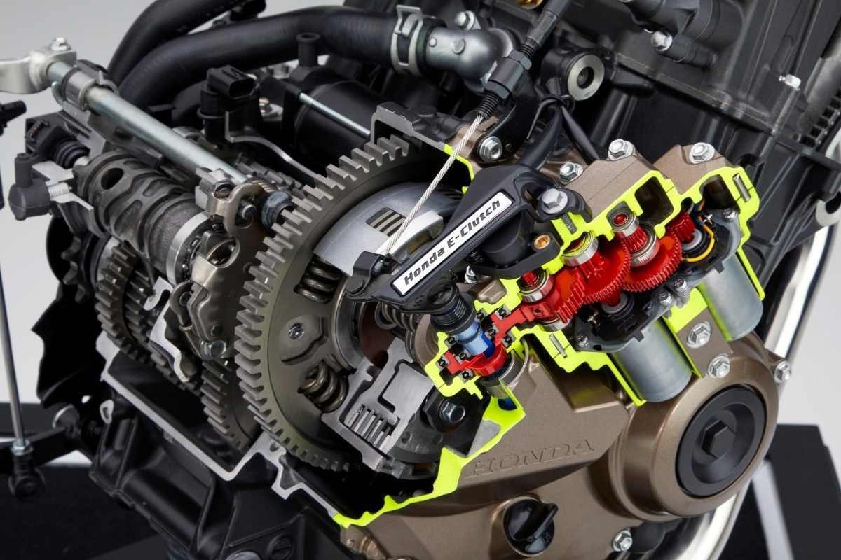 Honda e-Clutch motor e transmissão de moto Honda em estúdio