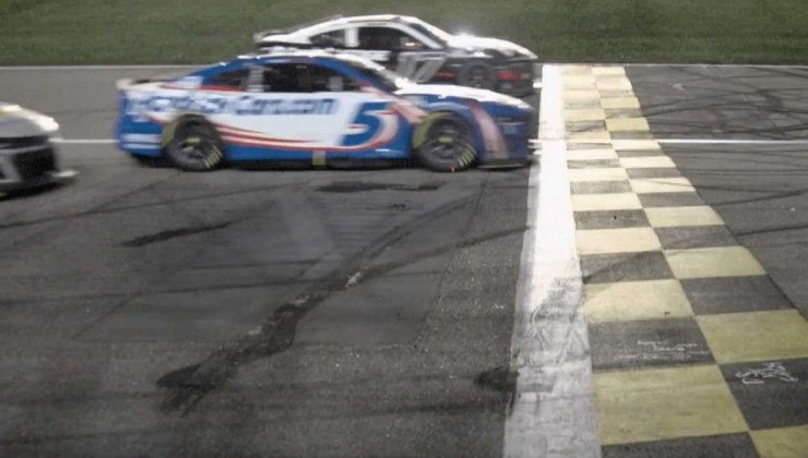 Essa é a diferença de um milésimo entre dois carros cruzando a linha de chegada na NASCAR
