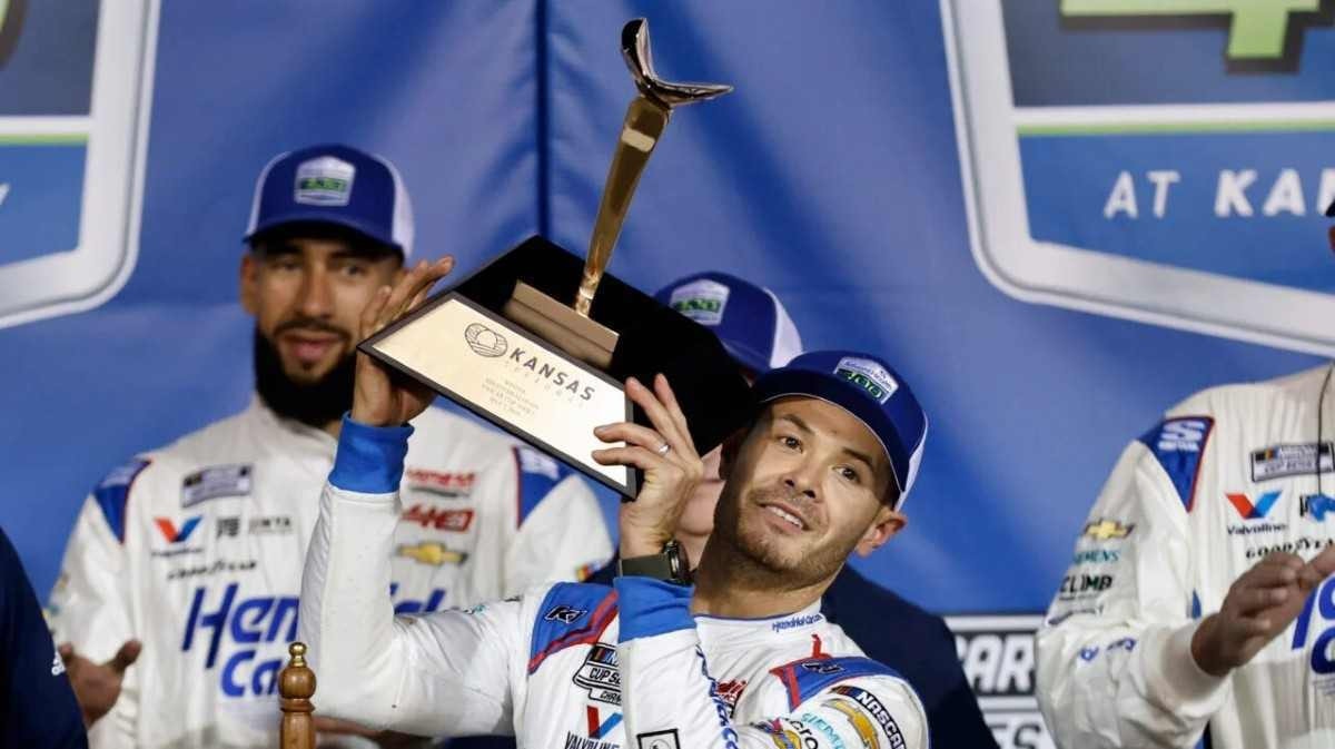 Kyle Larson, piloto da Nascar, ganhou a prova mais disputada da histórias da categoria.