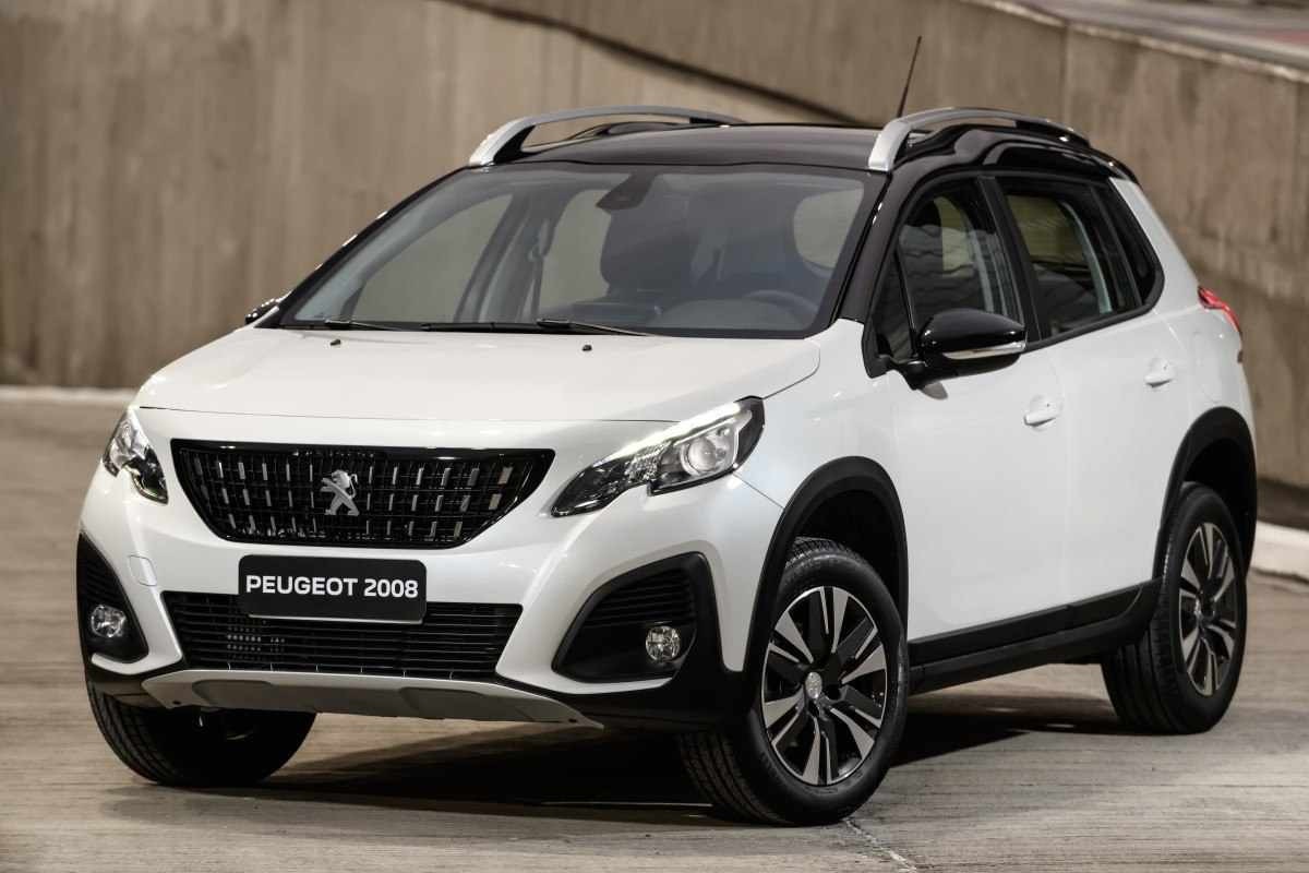 Fora de linha, Peugeot 2008 é vendido por R$ 90 mil. SUV vale a pena?