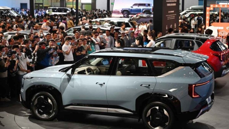 O Salão do Automóvel de Pequim teve as marcas chinesas em destaque com seus modelos híbridos e elétricos -  (crédito: Greg Baker/AFP)