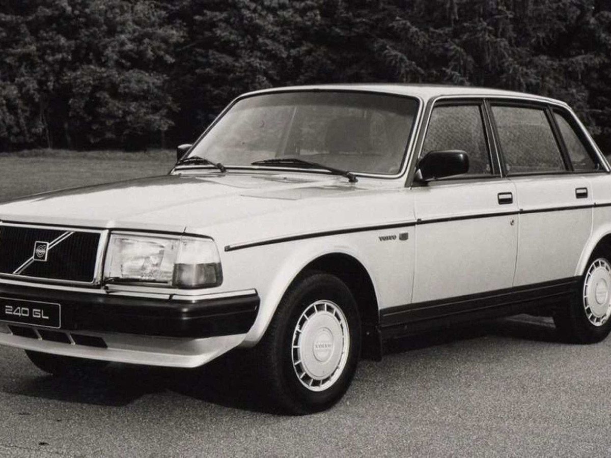 1_volvo_240-37364128.jpeg