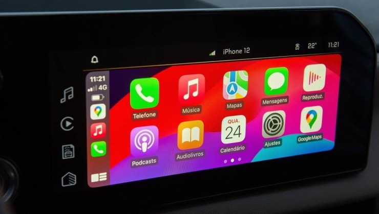 Tela de 11 polegadas da central multimídia da Chevrolet S10 2025, mostrando diversos aplicativos via espelhamento de celular com sistema Apple CarPlay