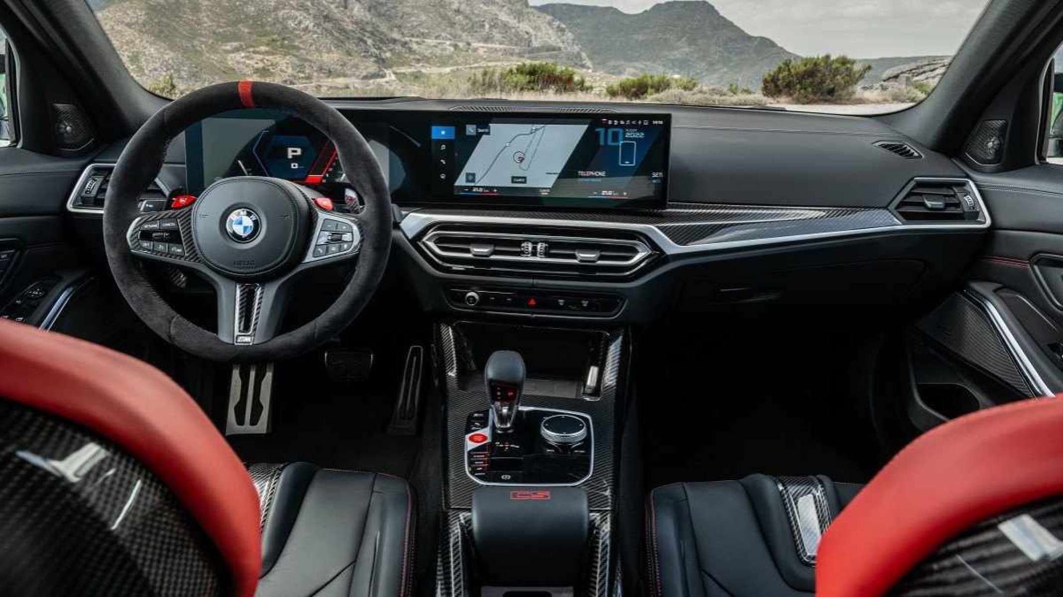 Novo painel do BMW M3 CS com volante e multimídia