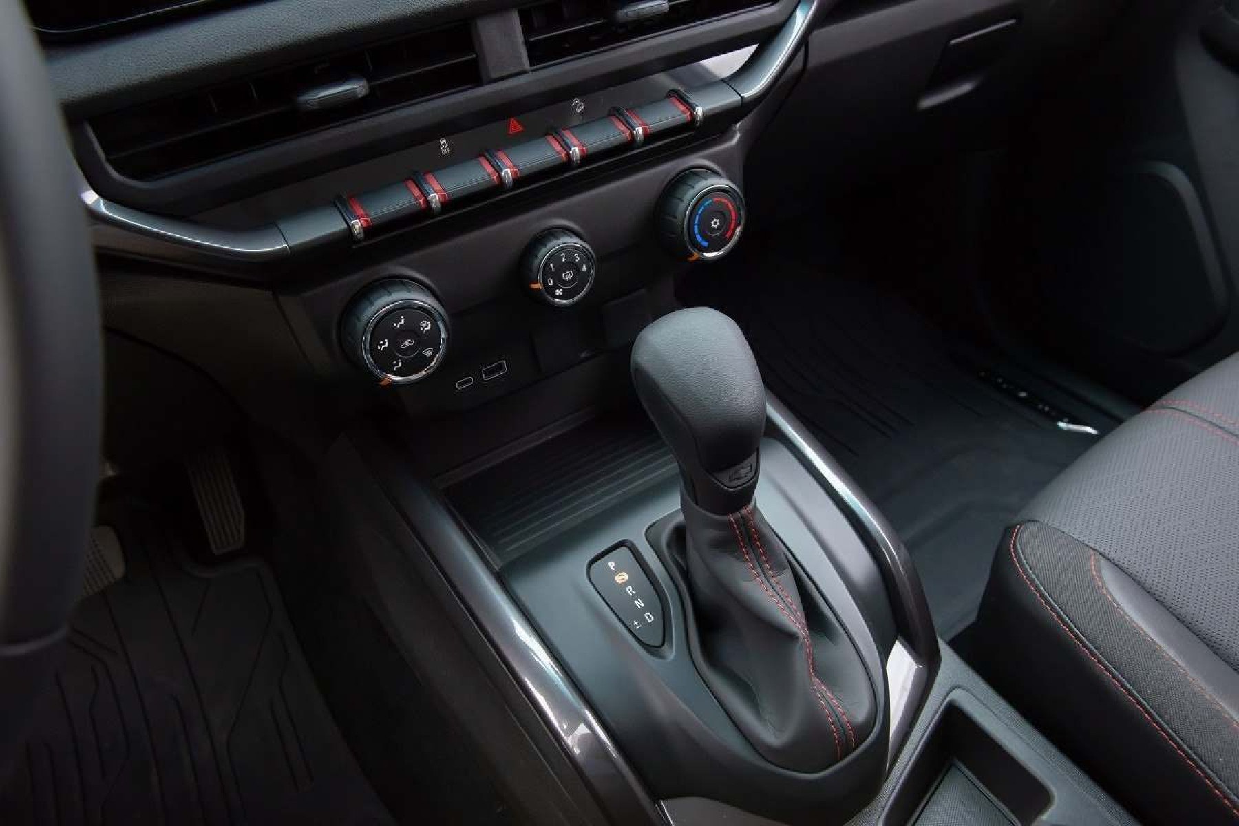 Alavanca do novo câmbio automático de 8 marchas da Chevrolet S10 Z71 2025