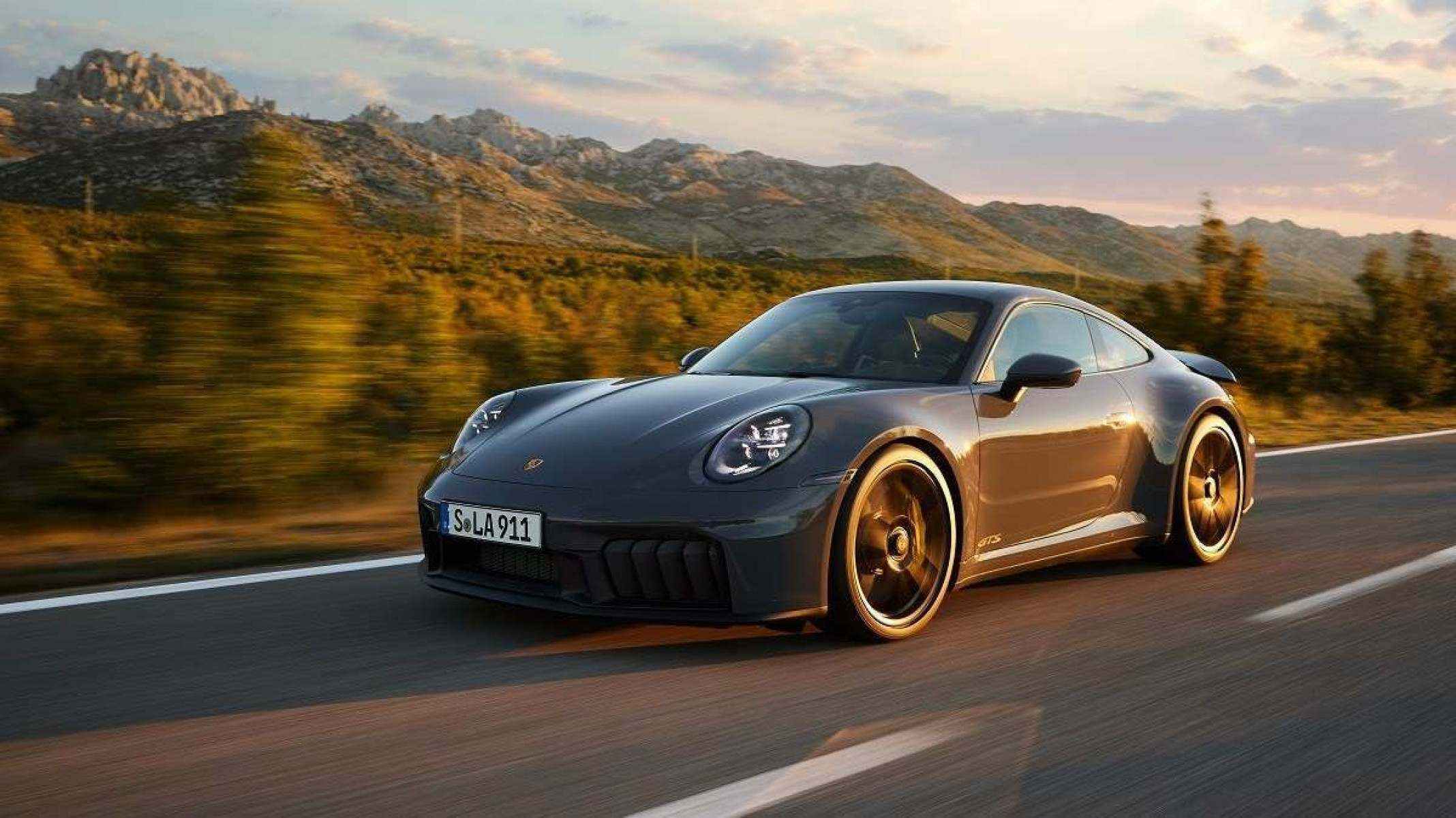 Porsche revela primeira 911 híbrida que promete alcançar potência de 541cv