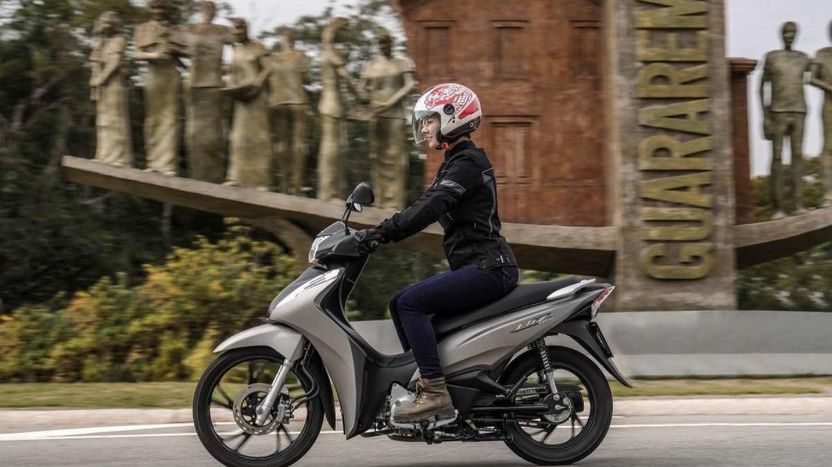 A Honda Biz é um bom exemplo de cub que é chamado de scooter