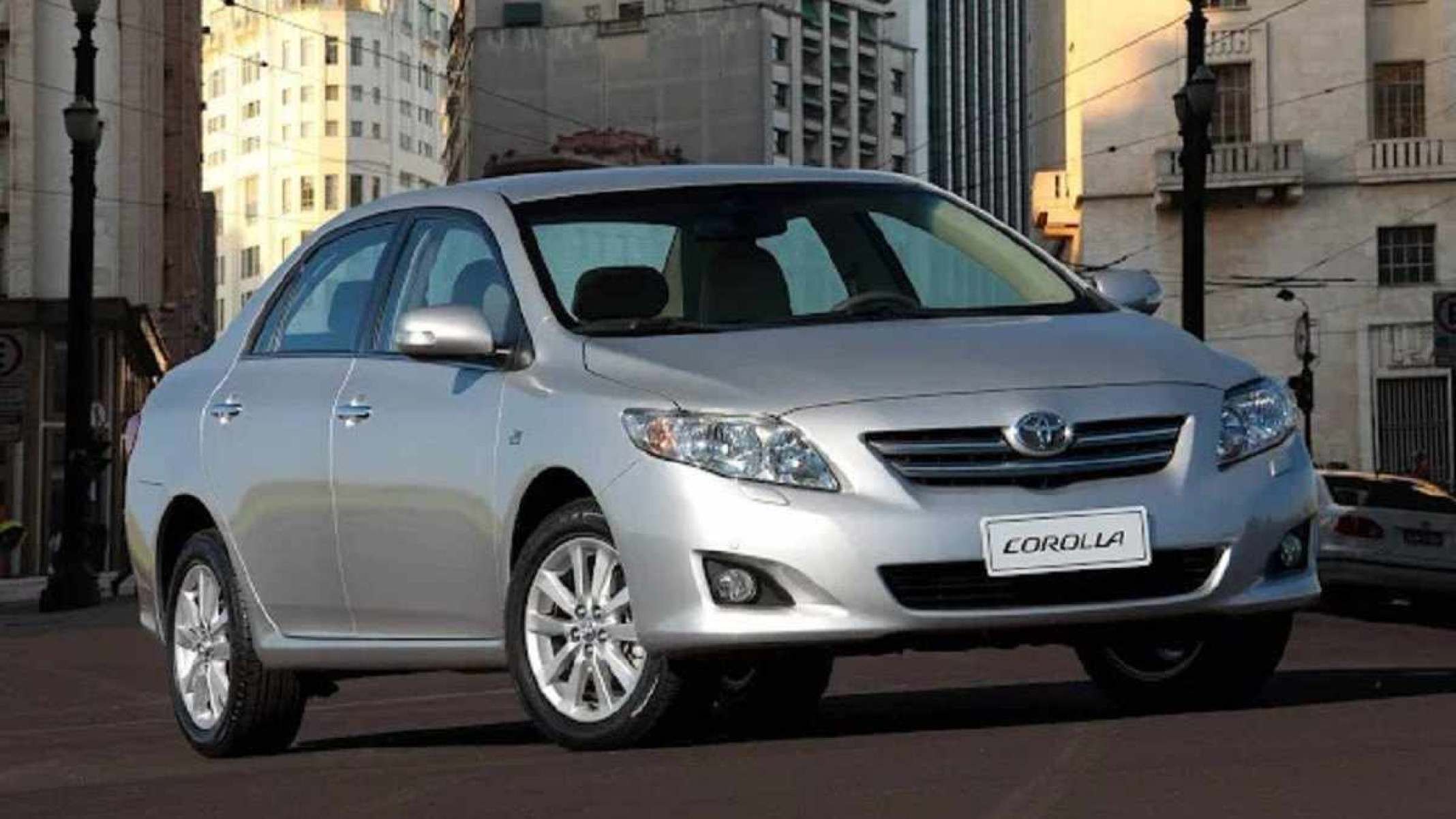 Leilão vende 14 carros Toyota Corolla por preço abaixo da tabela