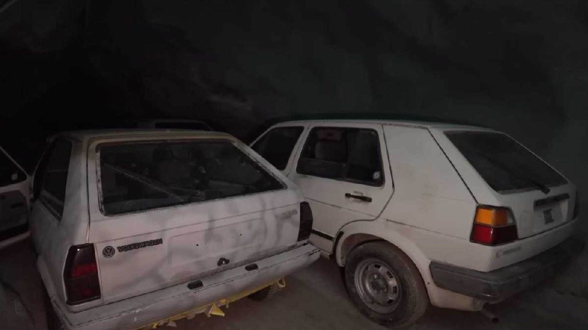 Carros abandonados pertencem a museu suíço