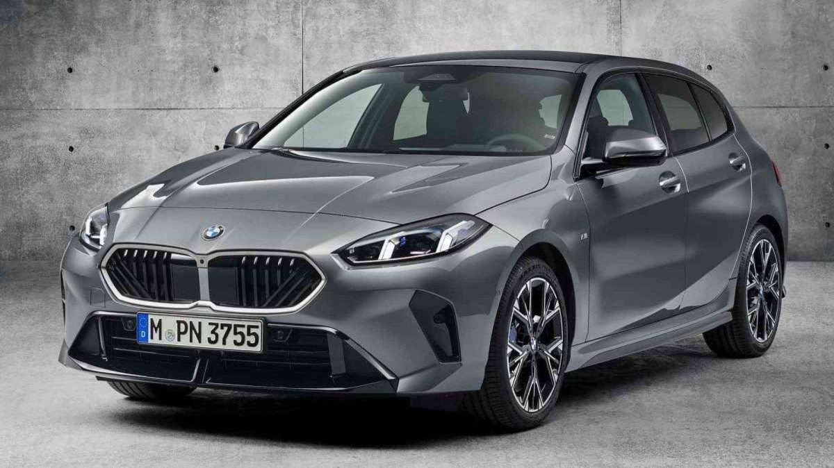 Apesar de parecer familiar, o Novo BMW Série 1 possui atualizações no design, como uma frente mais inclinada ao chão
