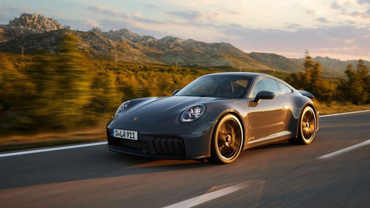 O Porsche 911 Carrera GTS acelera de 0 a 100km/h em declarados 3,4 segundos