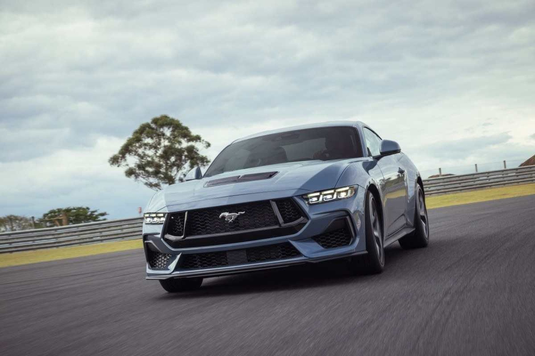 Ford pode oferecer Mustang em versões sedan e off-road