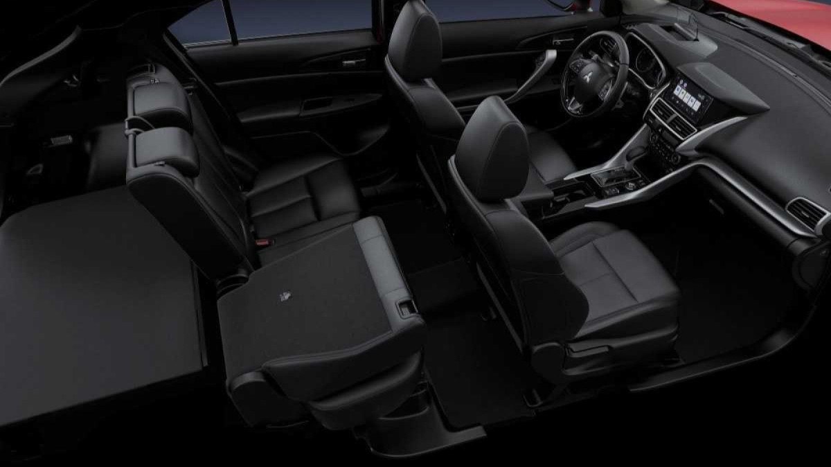 Mitsubishi Eclipse Cross HPE modelo 2019 vermelho interior porta-malas bancos traseiro e dianteiros e painel estático no estúdio