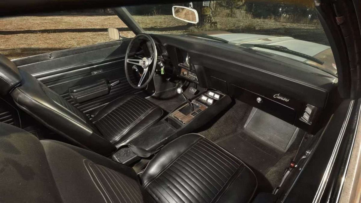 O interior do carro de Paul Walker está bem conservado 