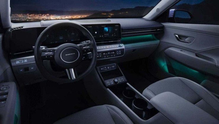 O interior do Hyundai Kona traz duas telas no painel