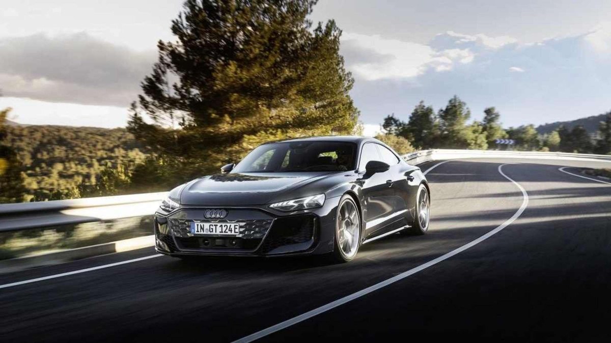 A nova versão do Audi E-Tron GT proporciona até 280 km de autonomia em apenas 10 minutos de carga