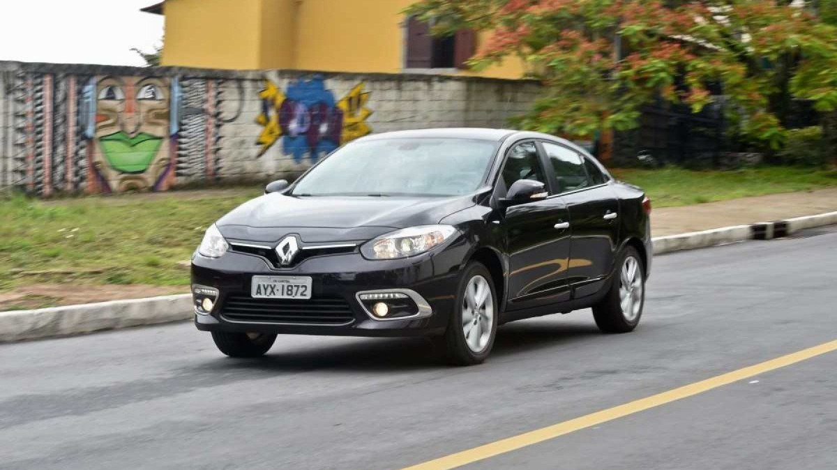 Renault Fluence tem estilo discreto, compatível com o segmento de sedans médios 
