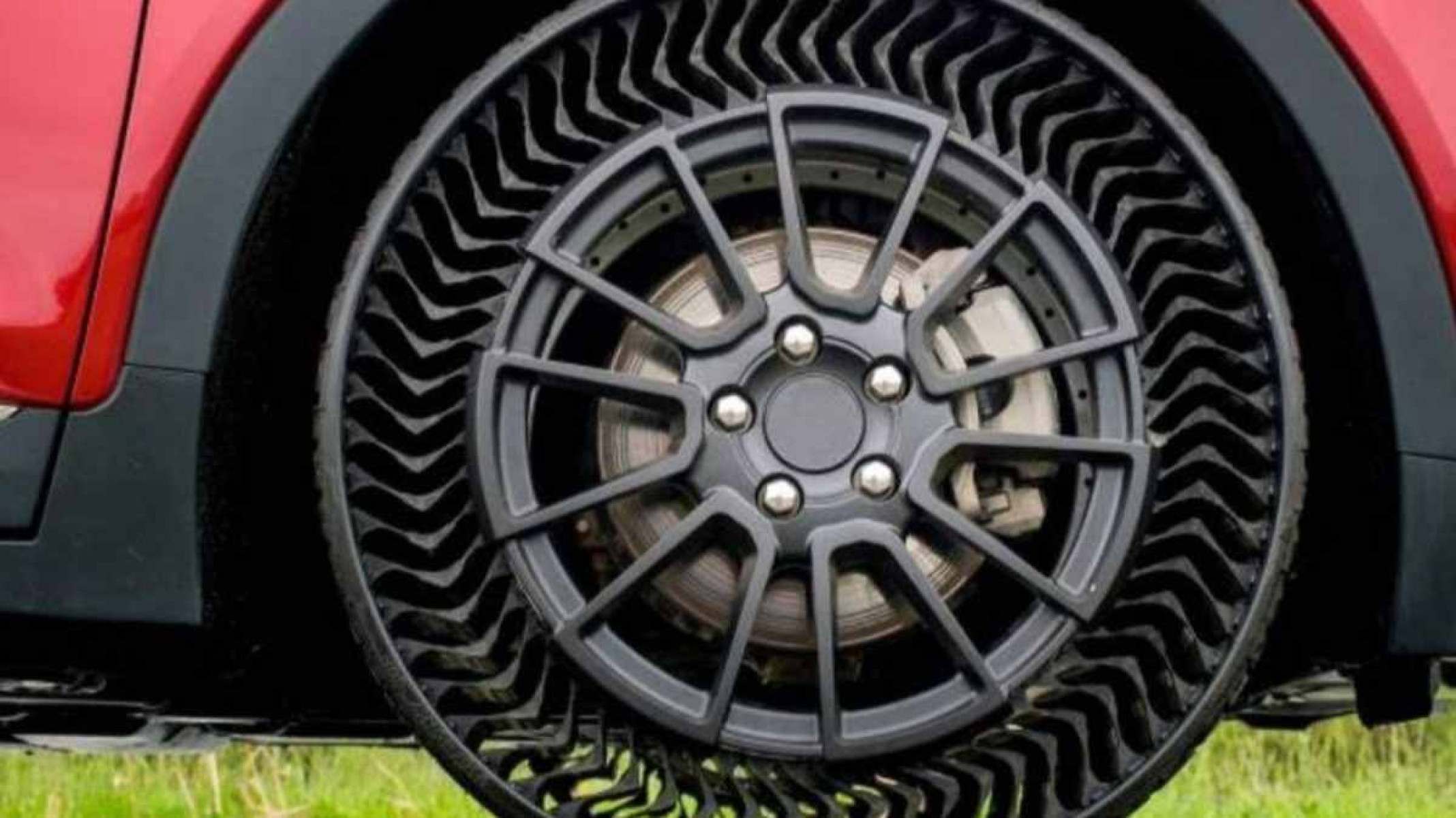 Tesla quer apostar em pneu sem ar da Michelin em seus carros