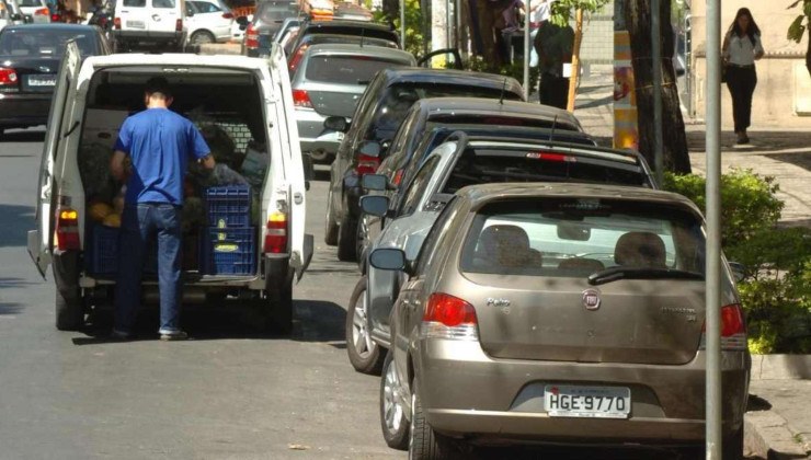 Infrações ligadas ao estacionamento irregular de veículos.