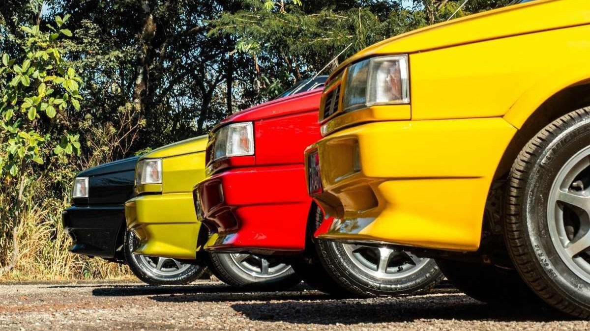 No ano de lançamento, a Fiat ofereceu o Uno Turbo em quatro opções de cores: vermelho, preto e dois tons de amarelo