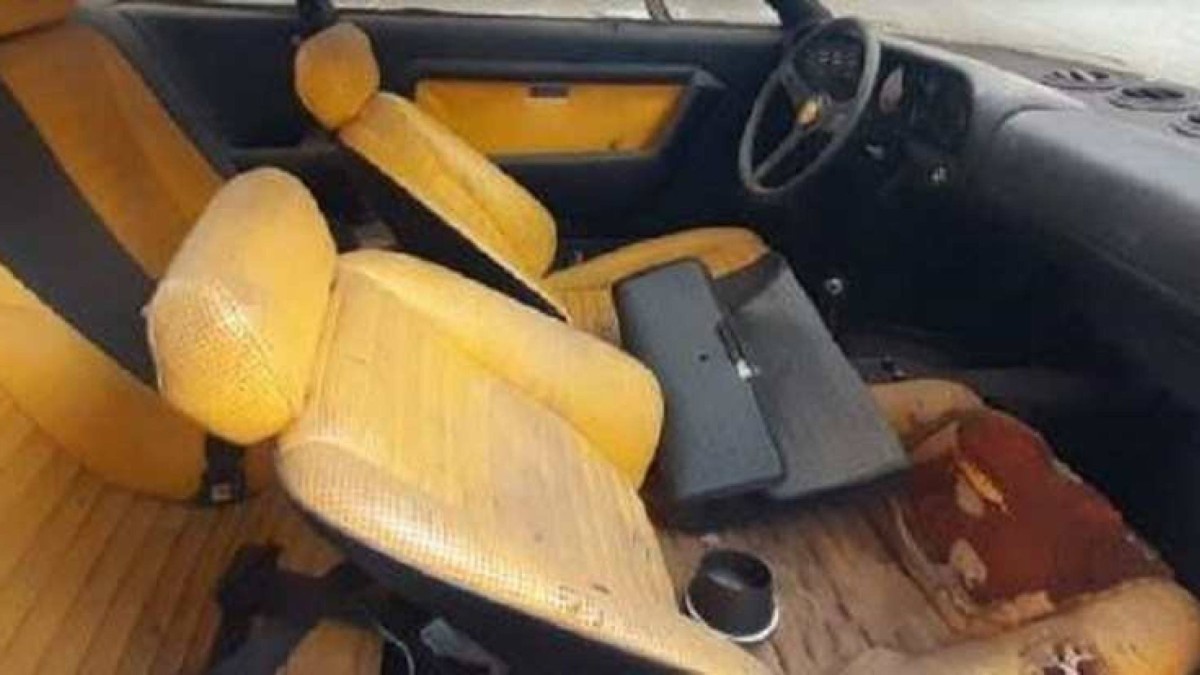 Veículo ficou pintado de amarelo após sumir e reaparecer com outro dono