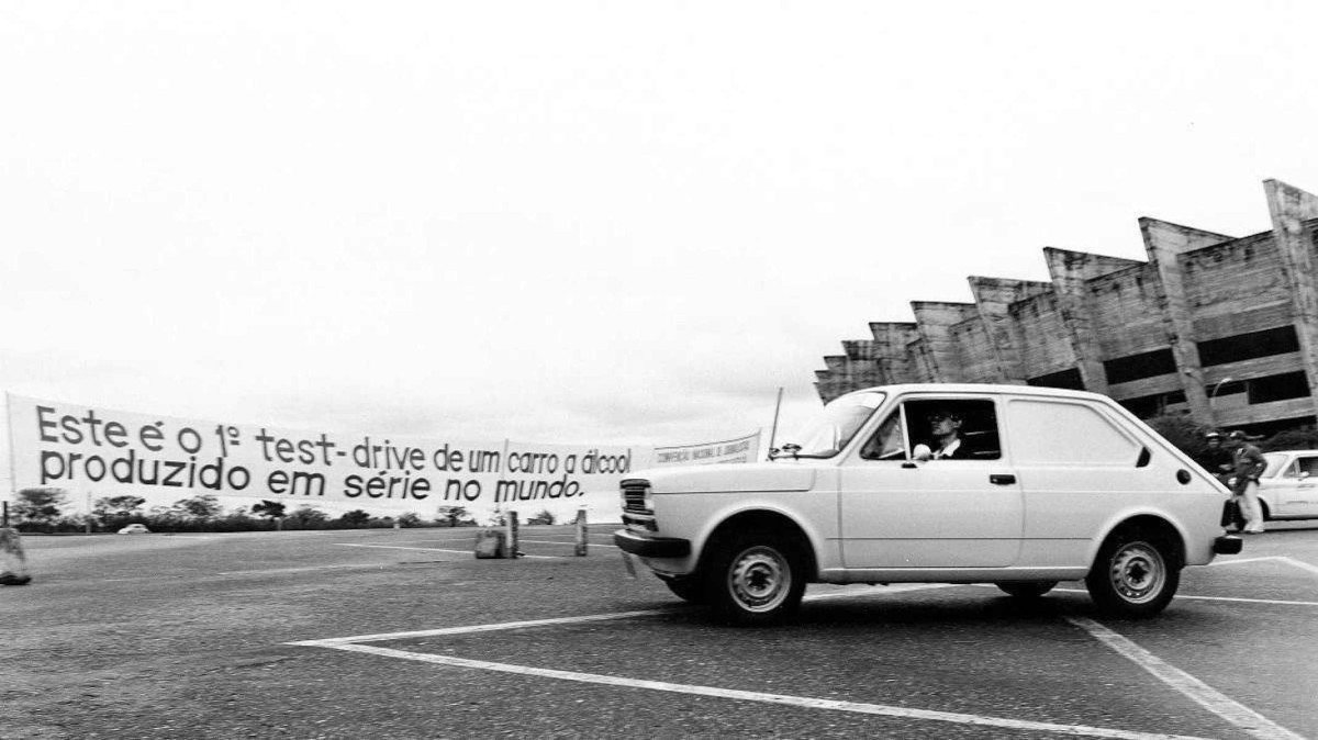 Na época de seu lançamento, a Fiat convidou jornalistas para testar o modelo no Mineirão