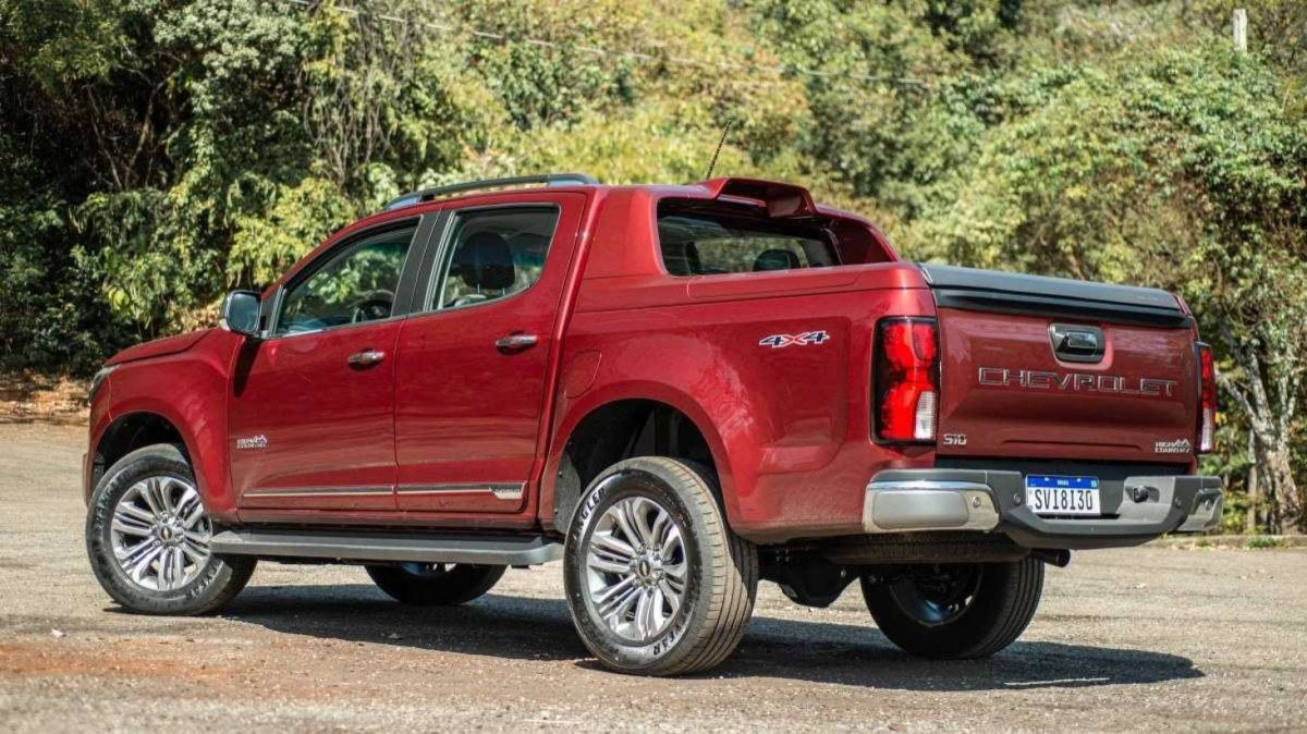 Teste da Chevrolet S10 2025, na versão de topo High Country, que passou por uma reestilização profunda.