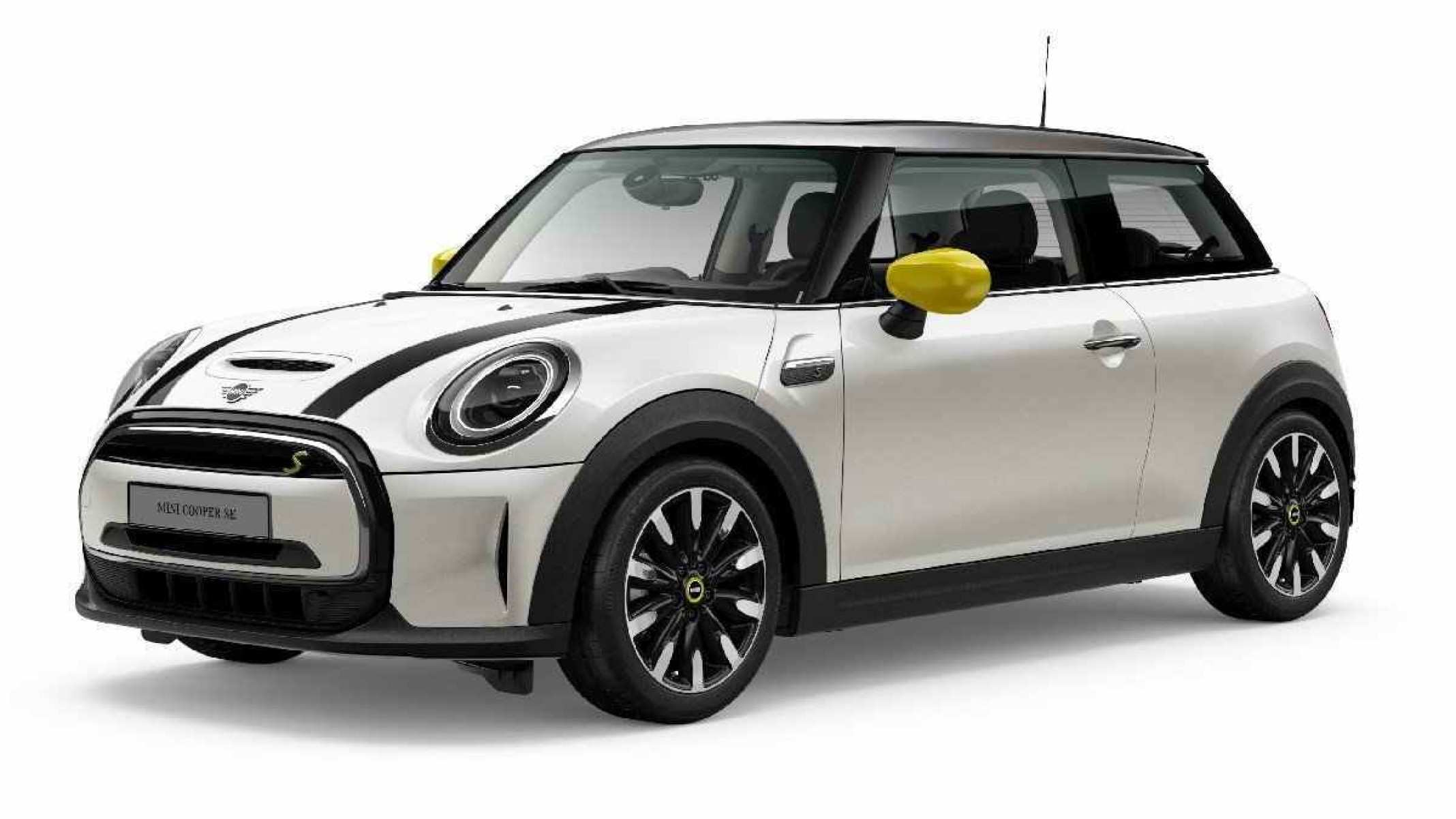 Mini Cooper branco de frente estático em fundo neutro no estúdio