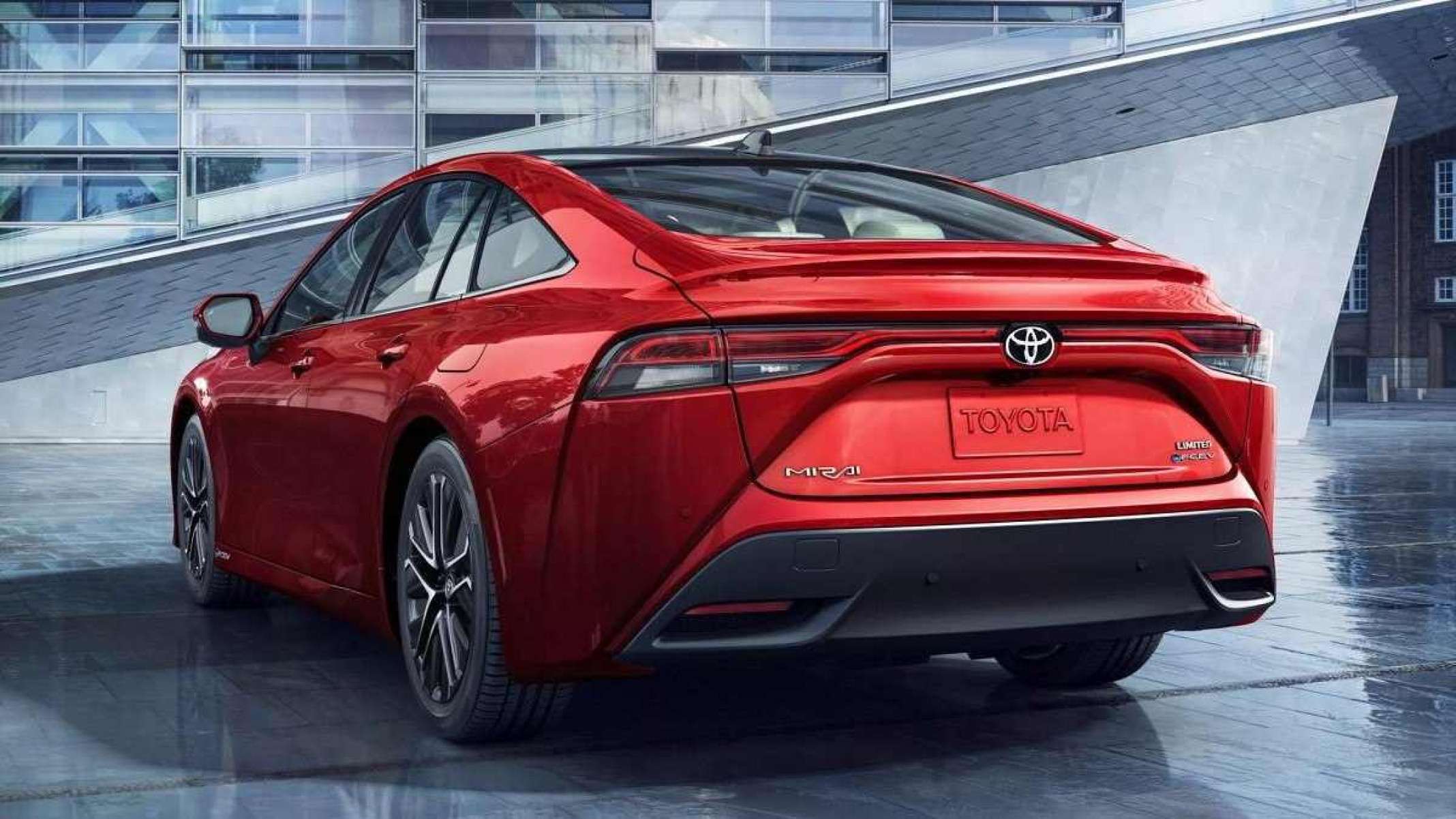 Toyota Mirai vermelho de traseira estático no estacionamento