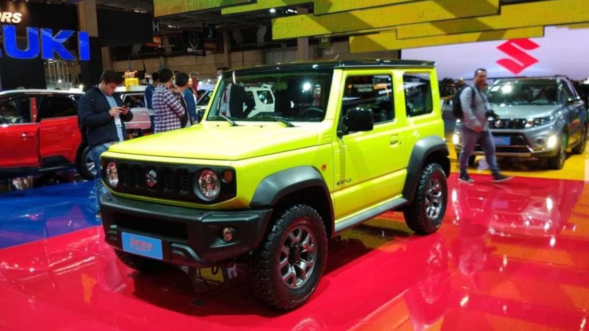 Suzuki Jimny 4x4 modelo 2019 verde limão de frente estático no Salão do Automóvel de São Paulo de 2018