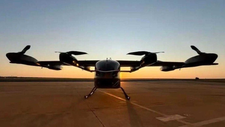 Protótipo de eVTOL da Eve Air Mobility, empresa da Embraer, foi apresentado na Inglaterra.