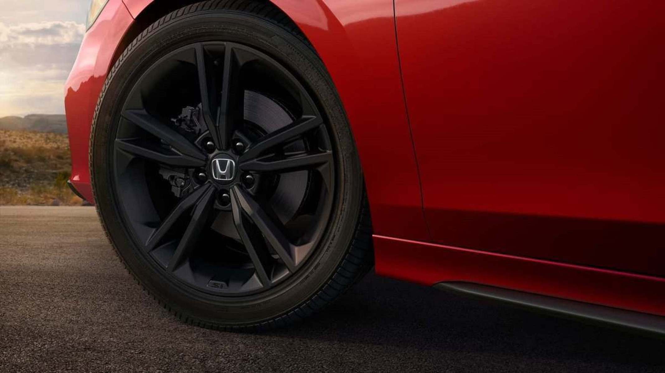 O Honda Civic Si vem equipado com rodas exclusivas de 18 polegadas