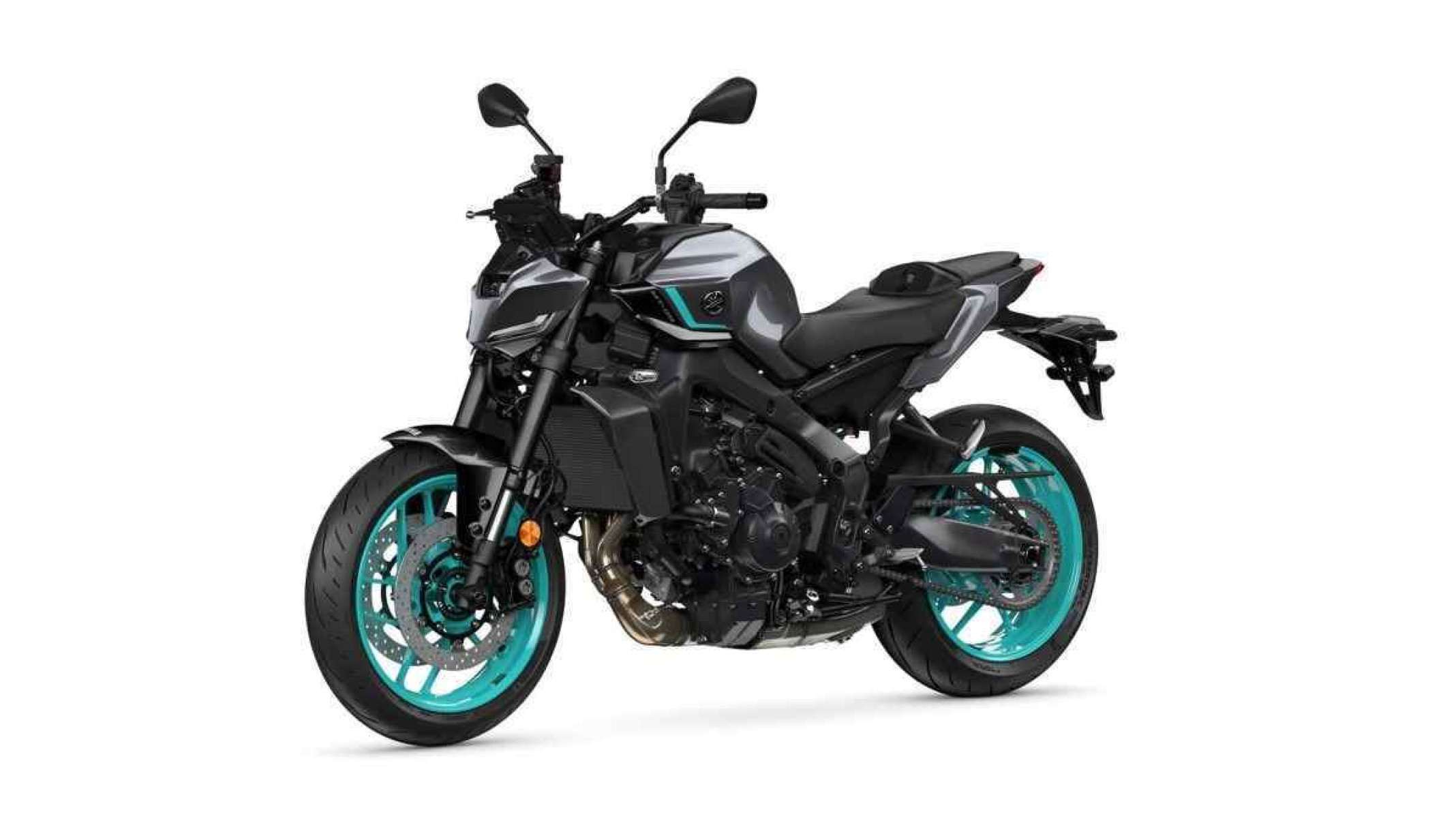 Yamaha MT-09 Y-AMT modelo 2024 preta com detalhes verdes de frente lateral estática em estúdio