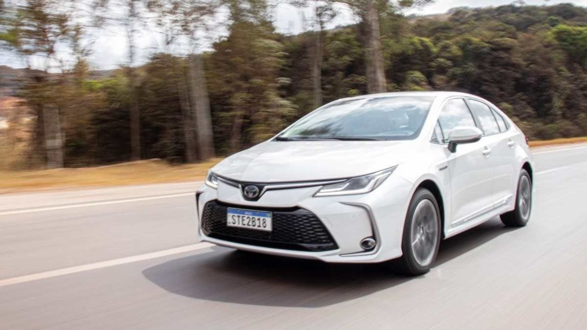 Toyota Corolla Hybrid tem desempenho satisfatório e baixo consumo de combustível