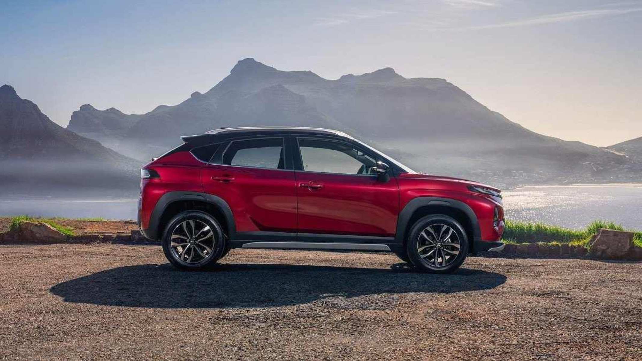 Sob o capô, o Toyota SUV vem com motor 1.5 de 105 cv de aspiração natural. 