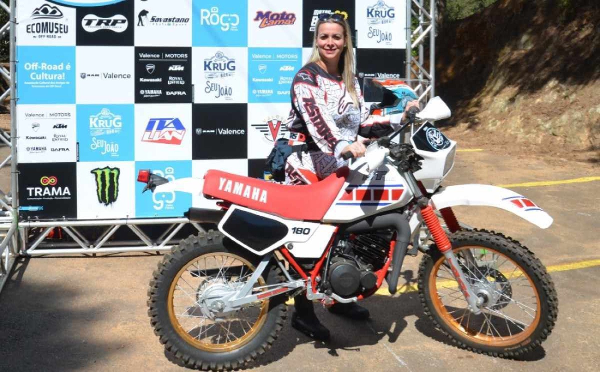 Anitha Tavares e sua Yamaha DT 180